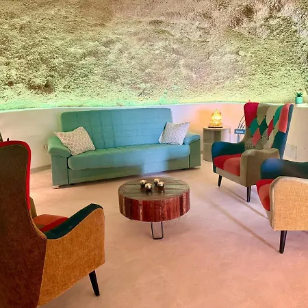 Cueva Thalia - Luxury Cave With Heated Indoor Pool And Garden San Miguel de Abona