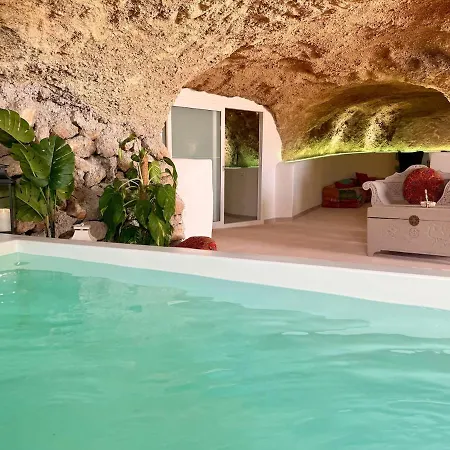 Cueva Thalia - Luxury Cave With Heated Indoor Pool And Garden *