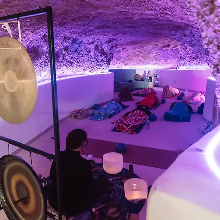 Cueva Thalia - Luxury Cave With Heated Indoor Pool And Garden San Miguel de Abona