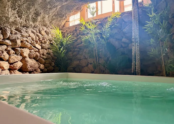 Cueva Thalia - Luxury Cave With Heated Indoor Pool And Garden San Miguel de Abona