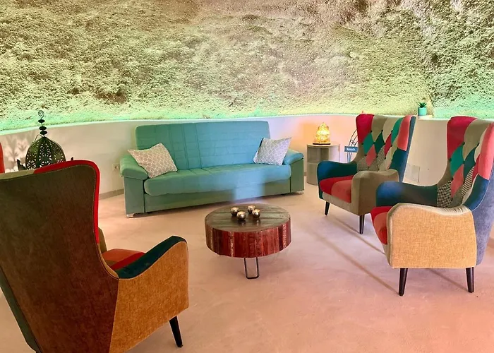 Cueva Thalia - Luxury Cave With Heated Indoor Pool And Garden San Miguel de Abona