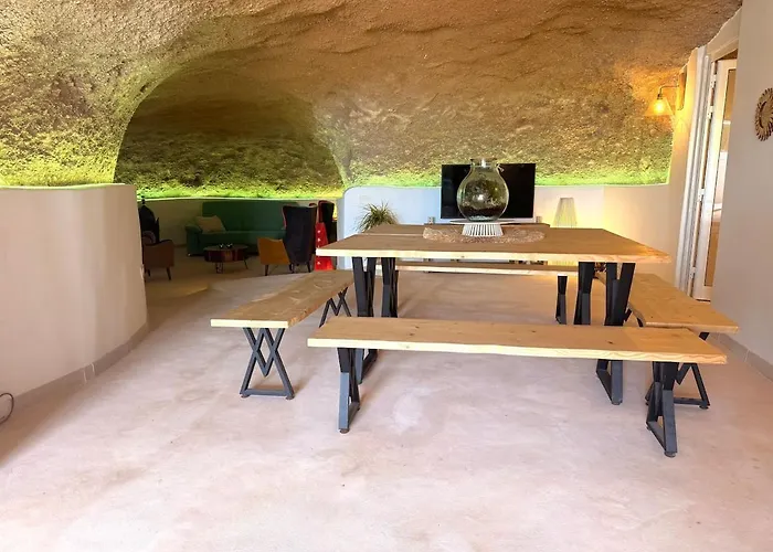 Cueva Thalia - Luxury Cave With Heated Indoor Pool And Garden Ferienhaus