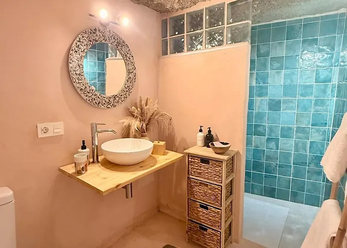 Cueva Thalia - Luxury Cave With Heated Indoor Pool And Garden San Miguel de Abona