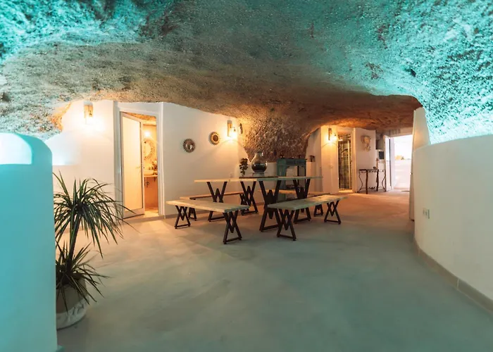 Cueva Thalia - Luxury Cave With Heated Indoor Pool And Garden Semesterbostad *