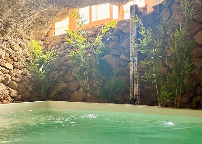 Cueva Thalia - Luxury Cave With Heated Indoor Pool And Garden San Miguel de Abona