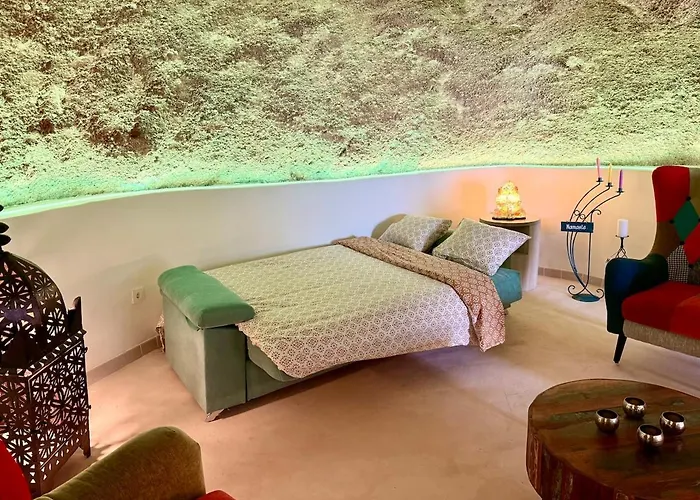 Cueva Thalia - Luxury Cave With Heated Indoor Pool And Garden San Miguel de Abona