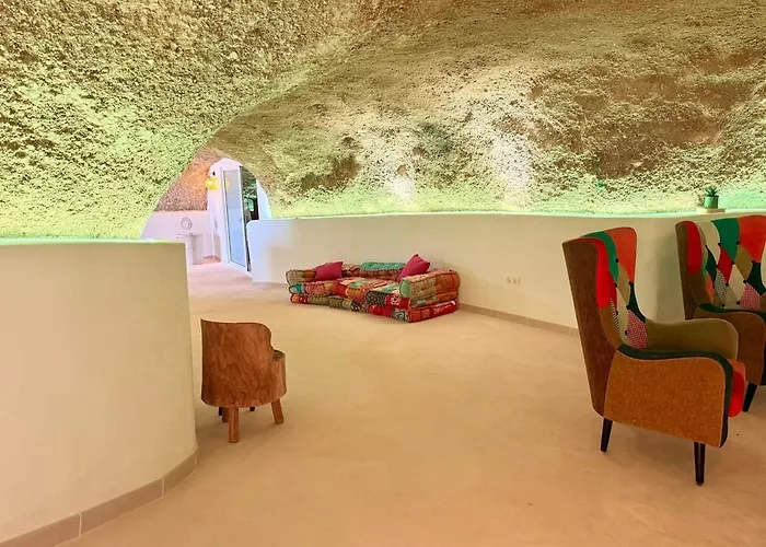 Vakantiehuis Cueva Thalia - Luxury Cave With Heated Indoor Pool And Garden