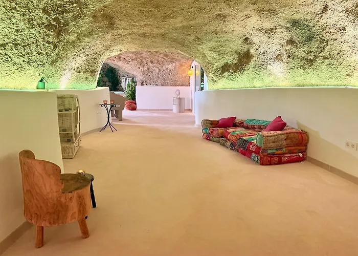 Cueva Thalia - Luxury Cave With Heated Indoor Pool And Garden Vakantiehuis San Miguel de Abona