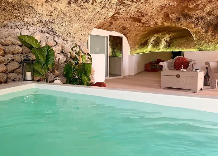 Cueva Thalia - Luxury Cave With Heated Indoor Pool And Garden *