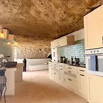 Cueva Thalia - Luxury Cave With Heated Indoor Pool And Garden San Miguel de Abona