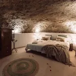 Vakantiehuis Cueva Thalia - Luxury Cave With Heated Indoor Pool And Garden San Miguel de Abona