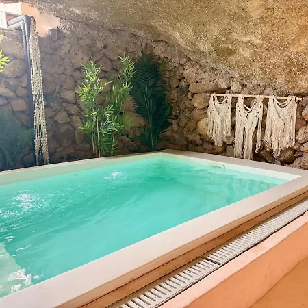 Cueva Thalia - Luxury Cave With Heated Indoor Pool And Garden 펜션 *