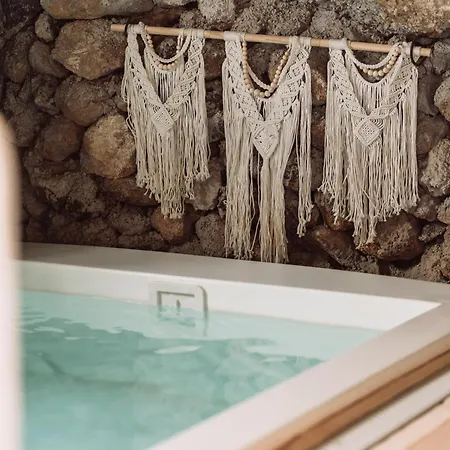 Cueva Thalia - Luxury Cave With Heated Indoor Pool And Garden 펜션