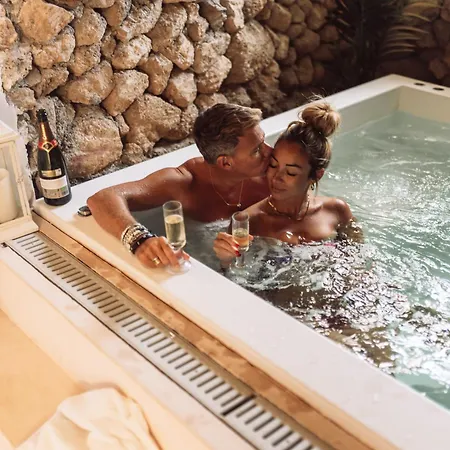 펜션 Cueva Thalia - Luxury Cave With Heated Indoor Pool And Garden *