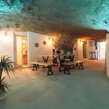 Cueva Thalia - Luxury Cave With Heated Indoor Pool And Garden Vakantiehuis *