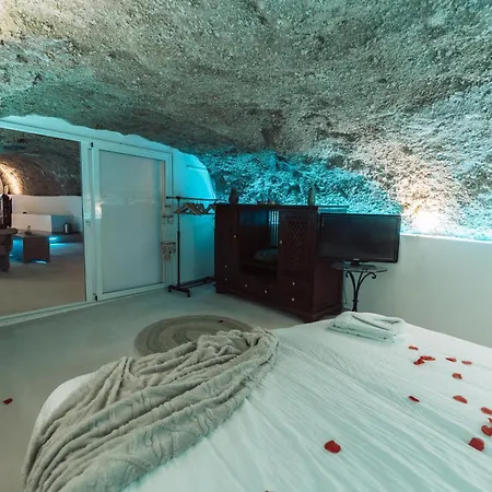 Cueva Thalia - Luxury Cave With Heated Indoor Pool And Garden Vakantiehuis San Miguel de Abona