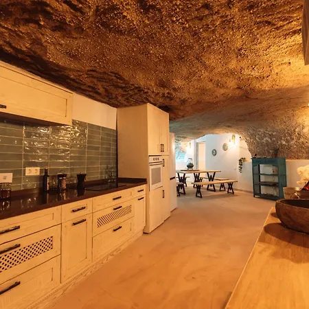 Cueva Thalia - Luxury Cave With Heated Indoor Pool And Garden 펜션 *